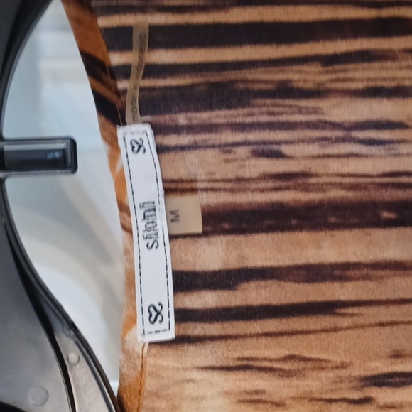 SiONI SLEEVELESS BLOUSE, WOMENS SIZE MEDIUM. - Picture 2 of 5